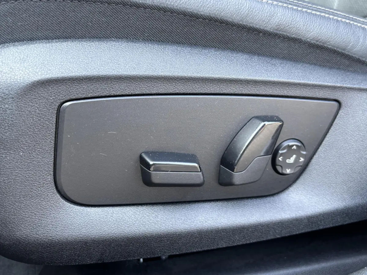 5 Serie Touring 530e xDrive Executive / Elektrische trekhaak 2.000 kg / SOH 89% / LED / Volledig Dealer Onderhouden / Leder / Apple Carplay/Android Auto / Camera / Navigatie / Stoel Verwarmi