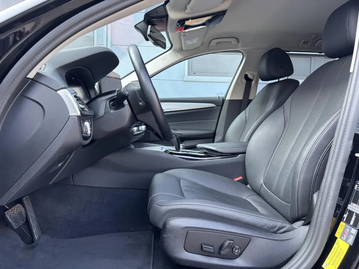 5 Serie Touring 530e xDrive Executive / Elektrische trekhaak 2.000 kg / SOH 89% / LED / Volledig Dealer Onderhouden / Leder / Apple Carplay/Android Auto / Camera / Navigatie / Stoel Verwarmi