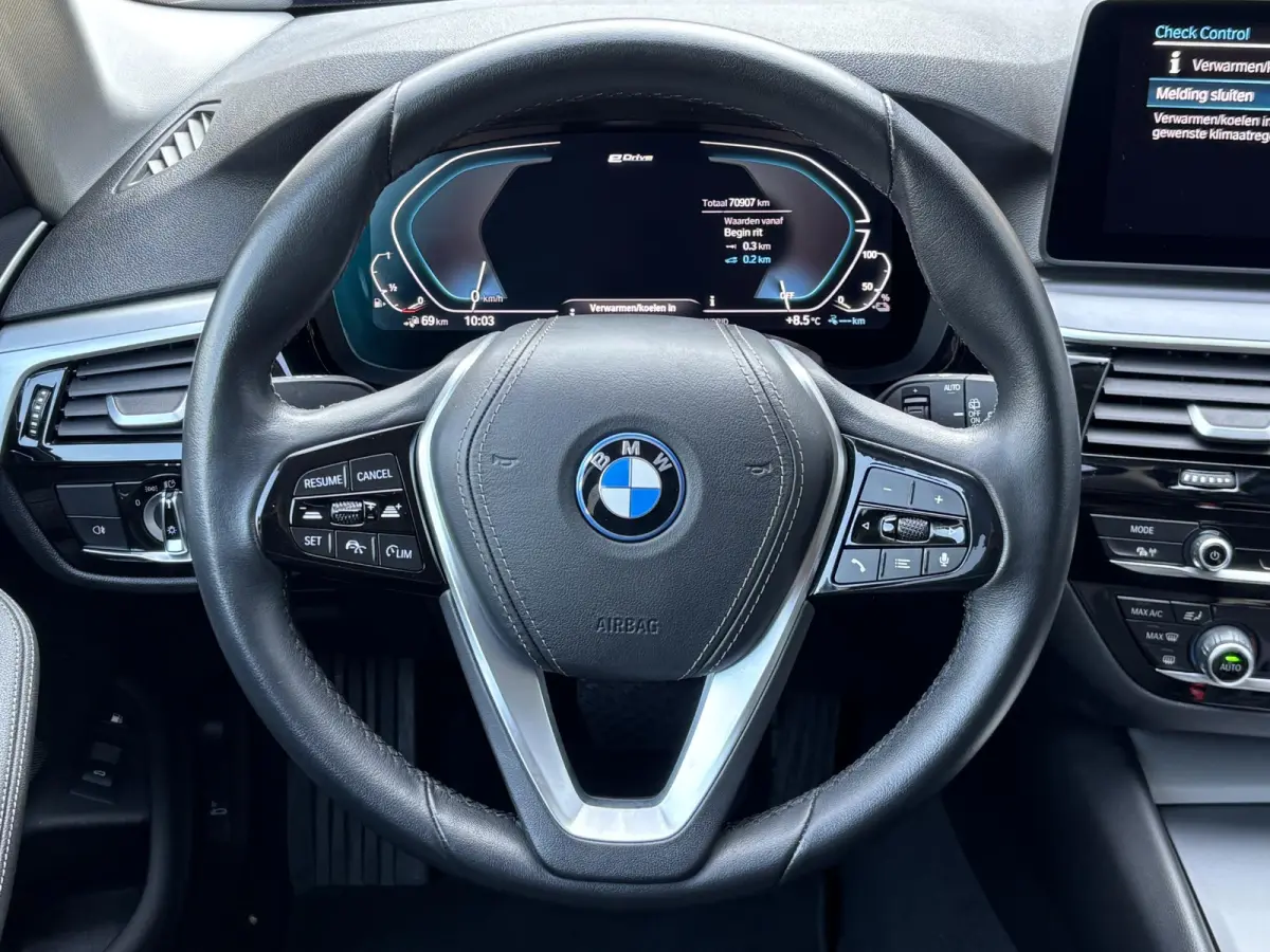 5 Serie Touring 530e xDrive Executive / Elektrische trekhaak 2.000 kg / SOH 89% / LED / Volledig Dealer Onderhouden / Leder / Apple Carplay/Android Auto / Camera / Navigatie / Stoel Verwarmi