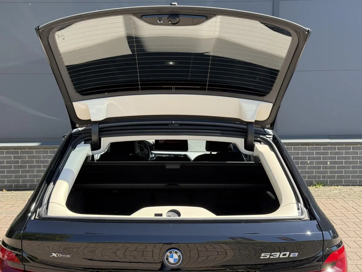 5 Serie Touring 530e xDrive Executive / Elektrische trekhaak 2.000 kg / SOH 89% / LED / Volledig Dealer Onderhouden / Leder / Apple Carplay/Android Auto / Camera / Navigatie / Stoel Verwarmi