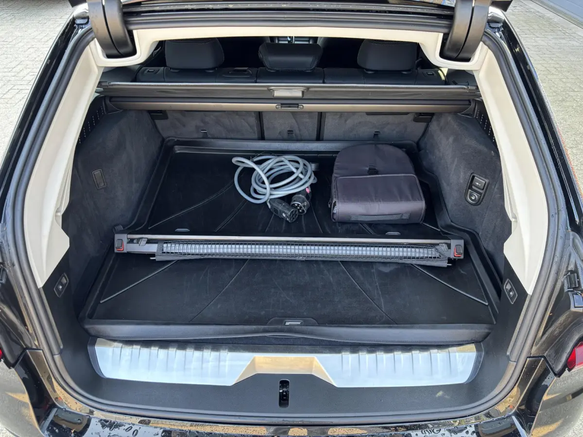 5 Serie Touring 530e xDrive Executive / Elektrische trekhaak 2.000 kg / SOH 89% / LED / Volledig Dealer Onderhouden / Leder / Apple Carplay/Android Auto / Camera / Navigatie / Stoel Verwarmi