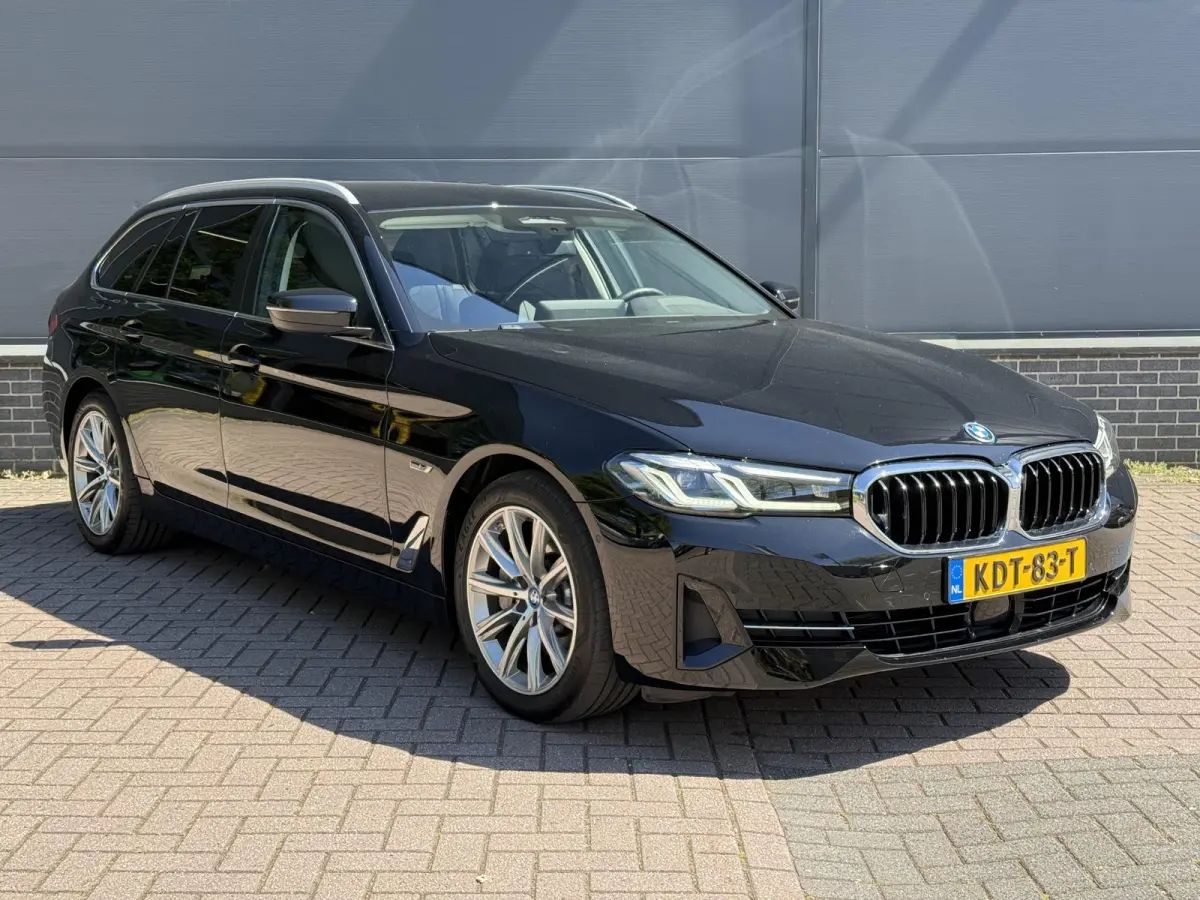 5 Serie Touring 530e xDrive Executive / Elektrische trekhaak 2.000 kg / SOH 89% / LED / Volledig Dealer Onderhouden / Leder / Apple Carplay/Android Auto / Camera / Navigatie / Stoel Verwarmi