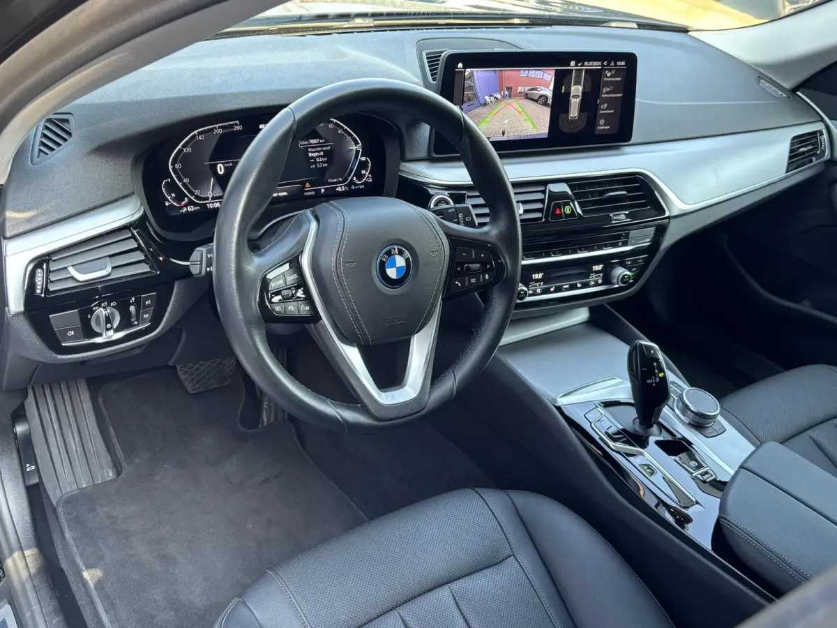 5 Serie Touring 530e xDrive Executive / Elektrische trekhaak 2.000 kg / SOH 89% / LED / Volledig Dealer Onderhouden / Leder / Apple Carplay/Android Auto / Camera / Navigatie / Stoel Verwarmi