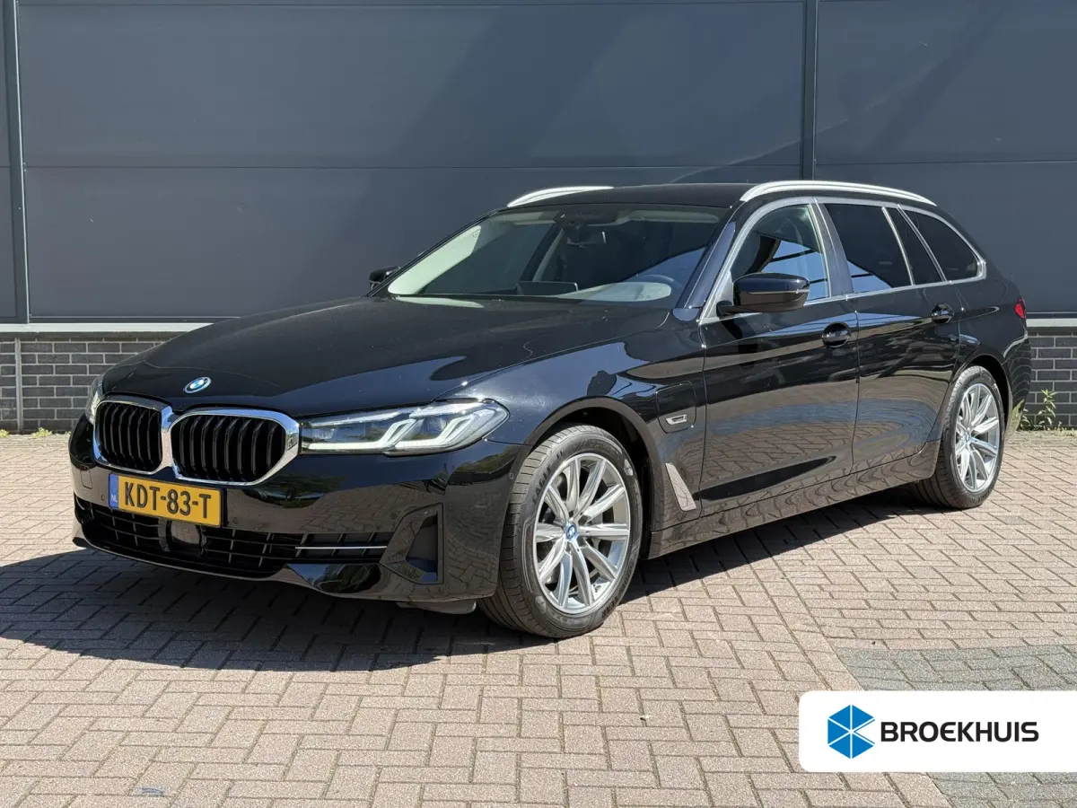 5 Serie Touring 530e xDrive Executive / Elektrische trekhaak 2.000 kg / SOH 89% / LED / Volledig Dealer Onderhouden / Leder / Apple Carplay/Android Auto / Camera / Navigatie / Stoel Verwarmi
