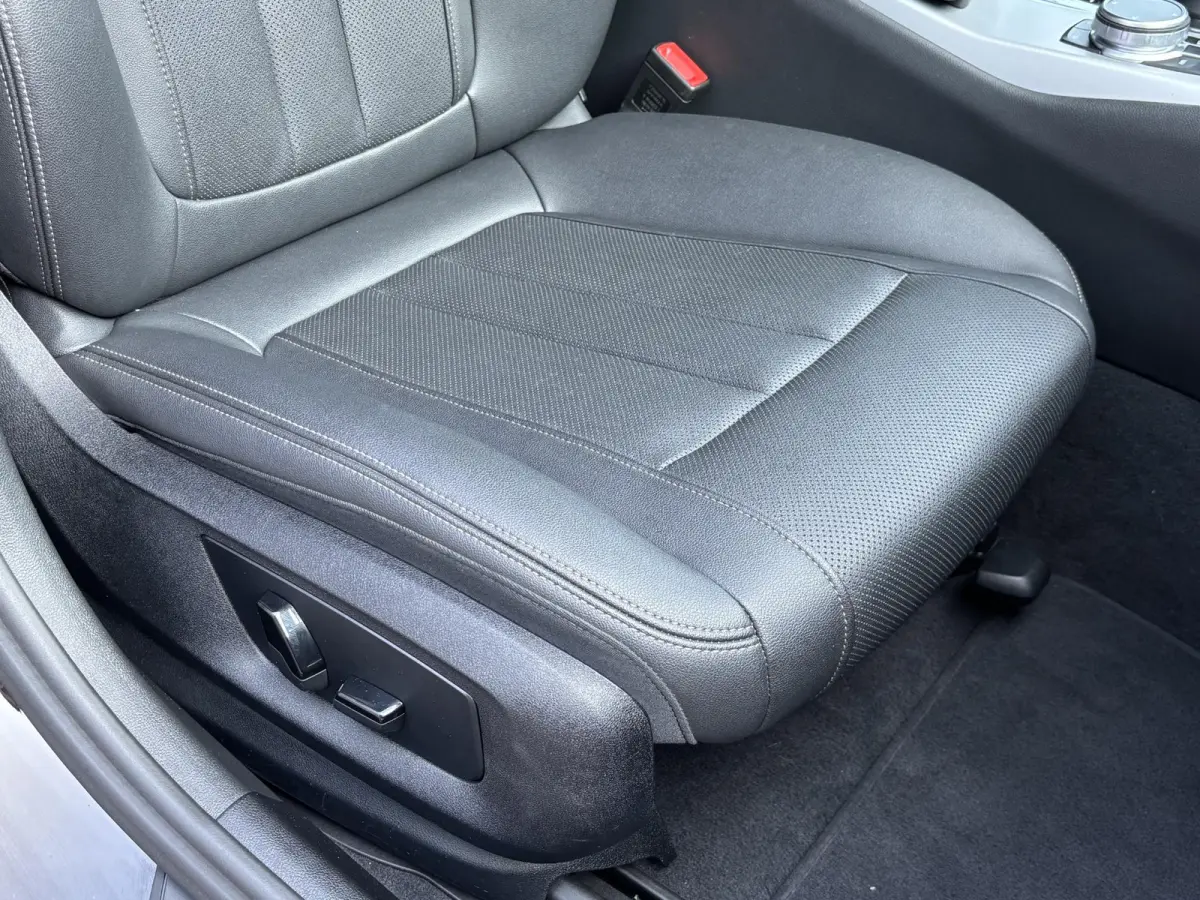 5 Serie Touring 530e xDrive Executive / Elektrische trekhaak 2.000 kg / SOH 89% / LED / Volledig Dealer Onderhouden / Leder / Apple Carplay/Android Auto / Camera / Navigatie / Stoel Verwarmi