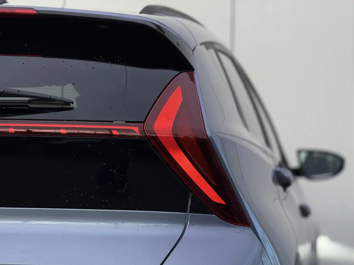 1.0 T-GDI Premium / Dodehoekdetectie / Stoel- & Stuurverwarming / Achteruitrijcamera / Climate Control / Cruise Control