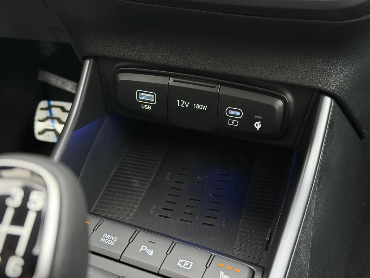 1.0 T-GDI Premium / Dodehoekdetectie / Stoel- & Stuurverwarming / Achteruitrijcamera / Climate Control / Cruise Control