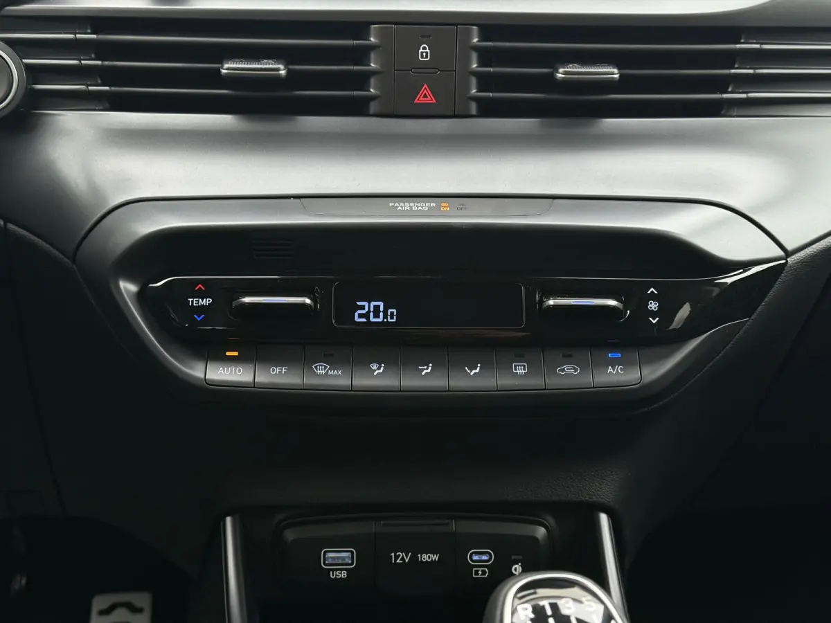 1.0 T-GDI Premium / Dodehoekdetectie / Stoel- & Stuurverwarming / Achteruitrijcamera / Climate Control / Cruise Control