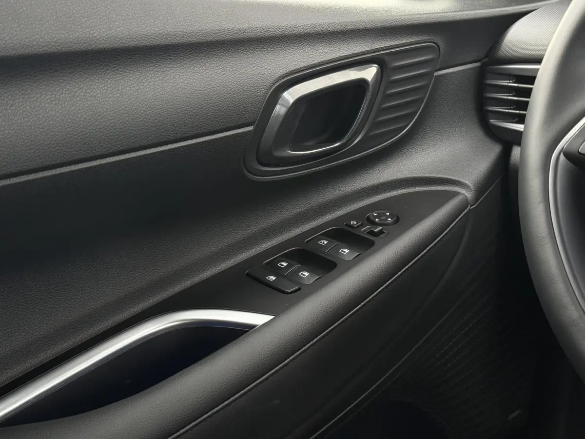 1.0 T-GDI Premium / Dodehoekdetectie / Stoel- & Stuurverwarming / Achteruitrijcamera / Climate Control / Cruise Control