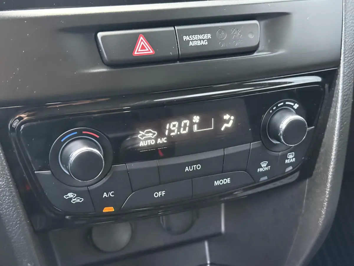 1.4 Boosterjet Select Smart Hybrid / Dealer onderhouden / Trekhaak / Achteruitrijcamera / Cruise control / Stoelverwarming / Climate control /