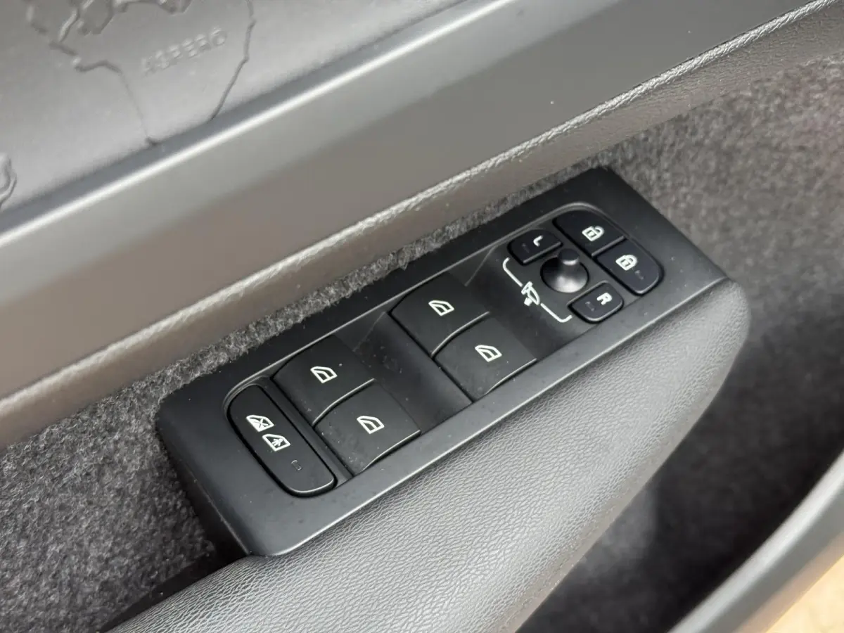 Single Motor Extended Range Plus 82 kWh / Dealer Onderhouden / 94.18% SOH / Elektrische Trekhaak / 1500KG Trekgewicht / Apple Carplay&Android Auto / Achteruitrij Camera /