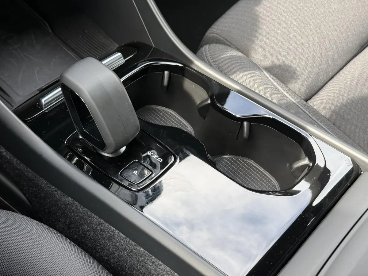 Single Motor Extended Range Plus 82 kWh / Dealer Onderhouden / 94.18% SOH / Elektrische Trekhaak / 1500KG Trekgewicht / Apple Carplay&Android Auto / Achteruitrij Camera /