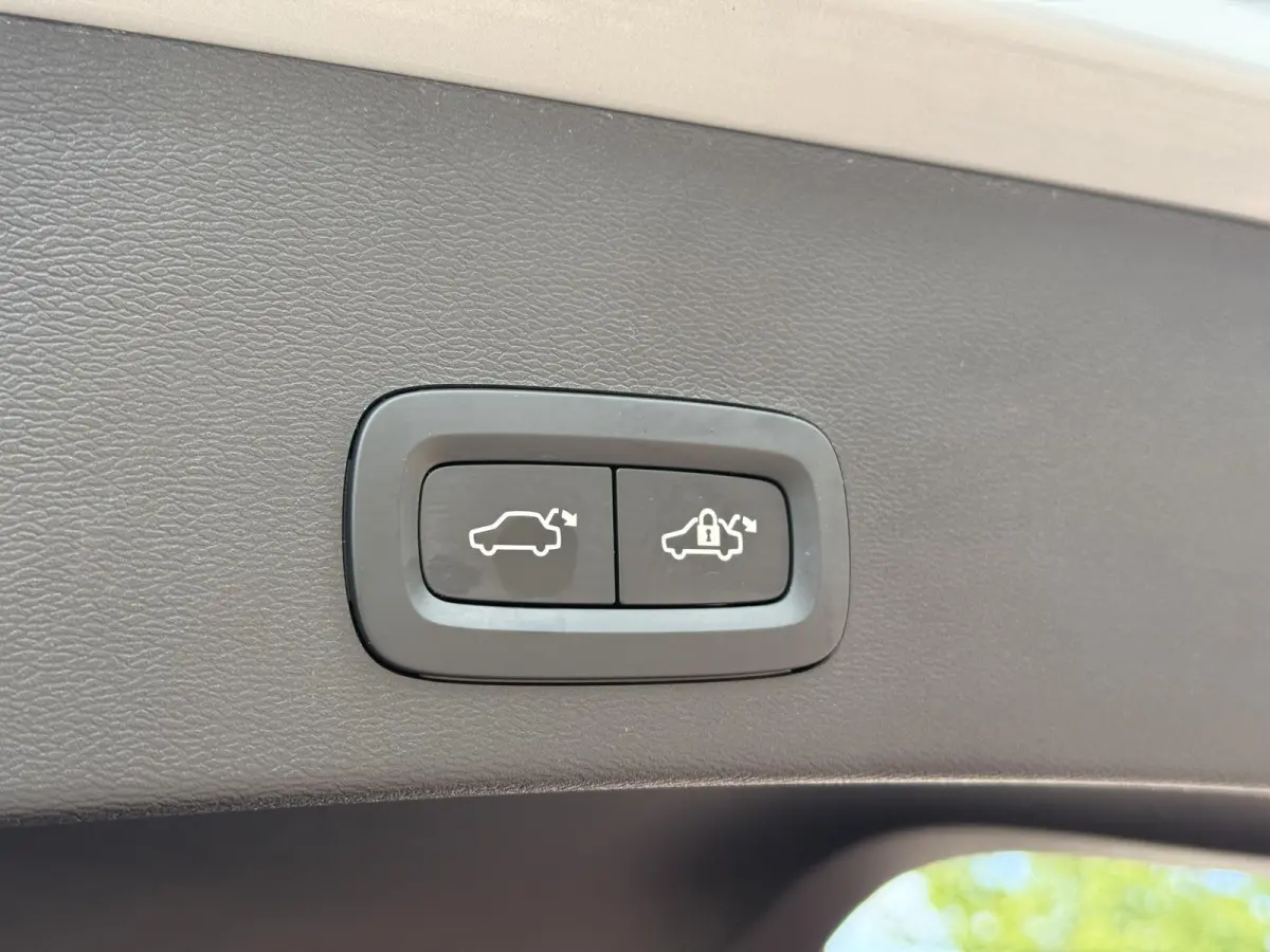 Single Motor Extended Range Plus 82 kWh / Dealer Onderhouden / 94.18% SOH / Elektrische Trekhaak / 1500KG Trekgewicht / Apple Carplay&Android Auto / Achteruitrij Camera /