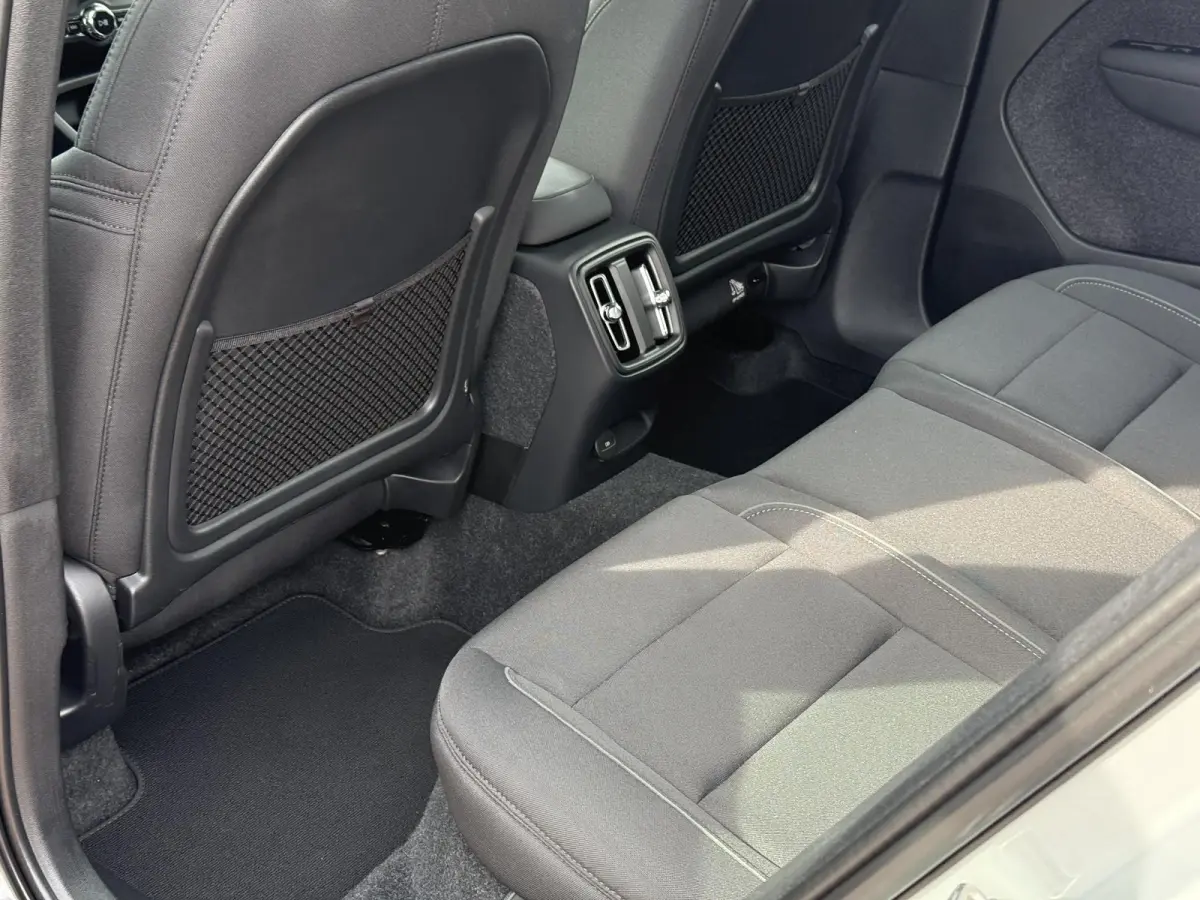 Single Motor Extended Range Plus 82 kWh / Dealer Onderhouden / 94.18% SOH / Elektrische Trekhaak / 1500KG Trekgewicht / Apple Carplay&Android Auto / Achteruitrij Camera /