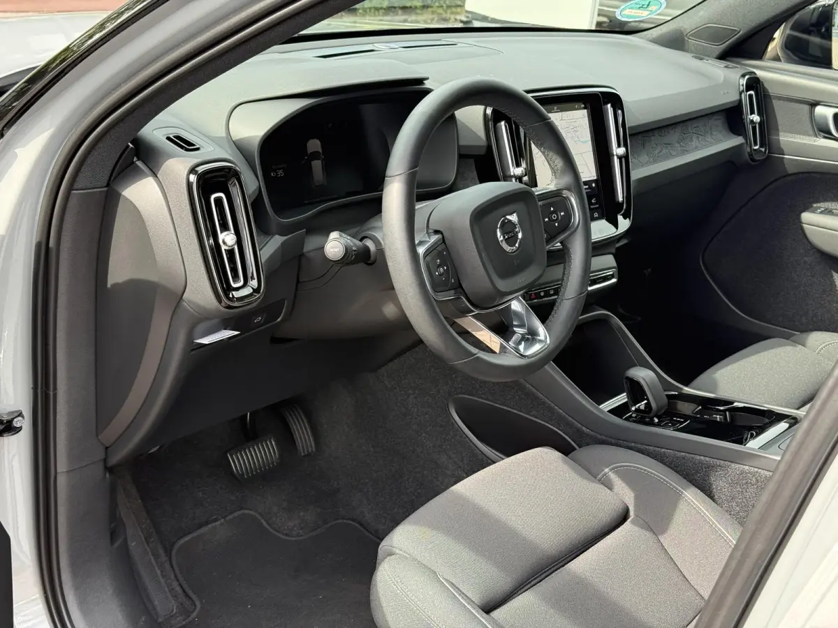 Single Motor Extended Range Plus 82 kWh / Dealer Onderhouden / 94.18% SOH / Elektrische Trekhaak / 1500KG Trekgewicht / Apple Carplay&Android Auto / Achteruitrij Camera /