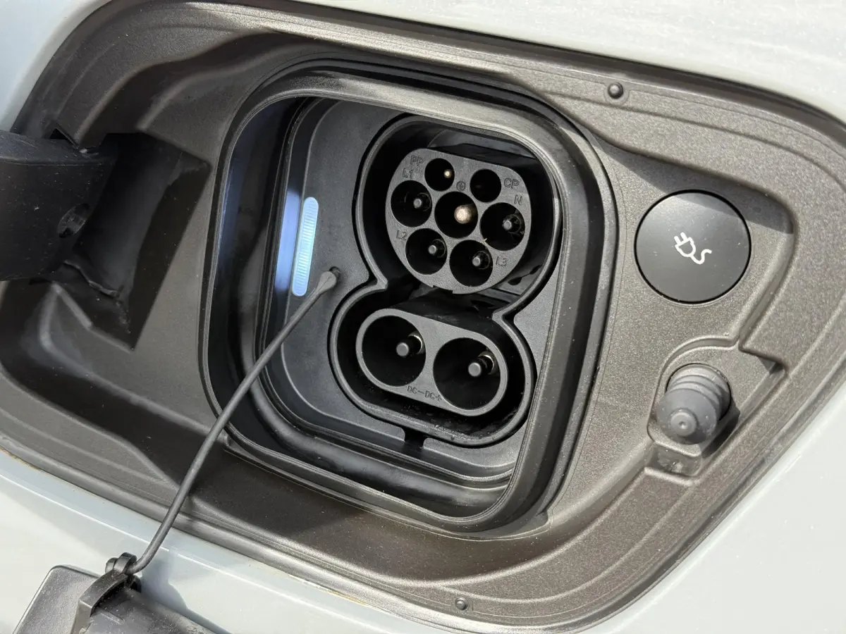 Single Motor Extended Range Plus 82 kWh / Dealer Onderhouden / 94.18% SOH / Elektrische Trekhaak / 1500KG Trekgewicht / Apple Carplay&Android Auto / Achteruitrij Camera /