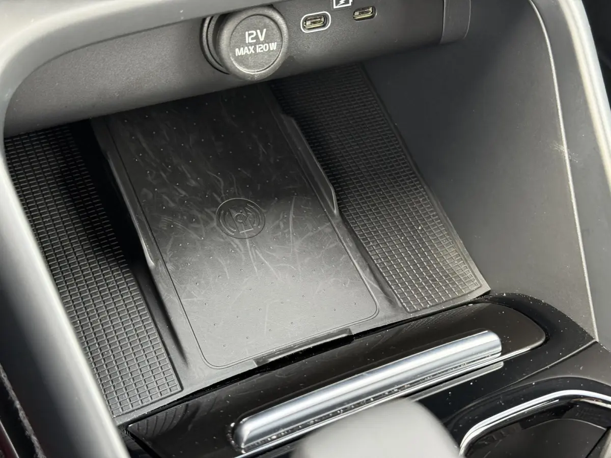 Single Motor Extended Range Plus 82 kWh / Dealer Onderhouden / 94.18% SOH / Elektrische Trekhaak / 1500KG Trekgewicht / Apple Carplay&Android Auto / Achteruitrij Camera /