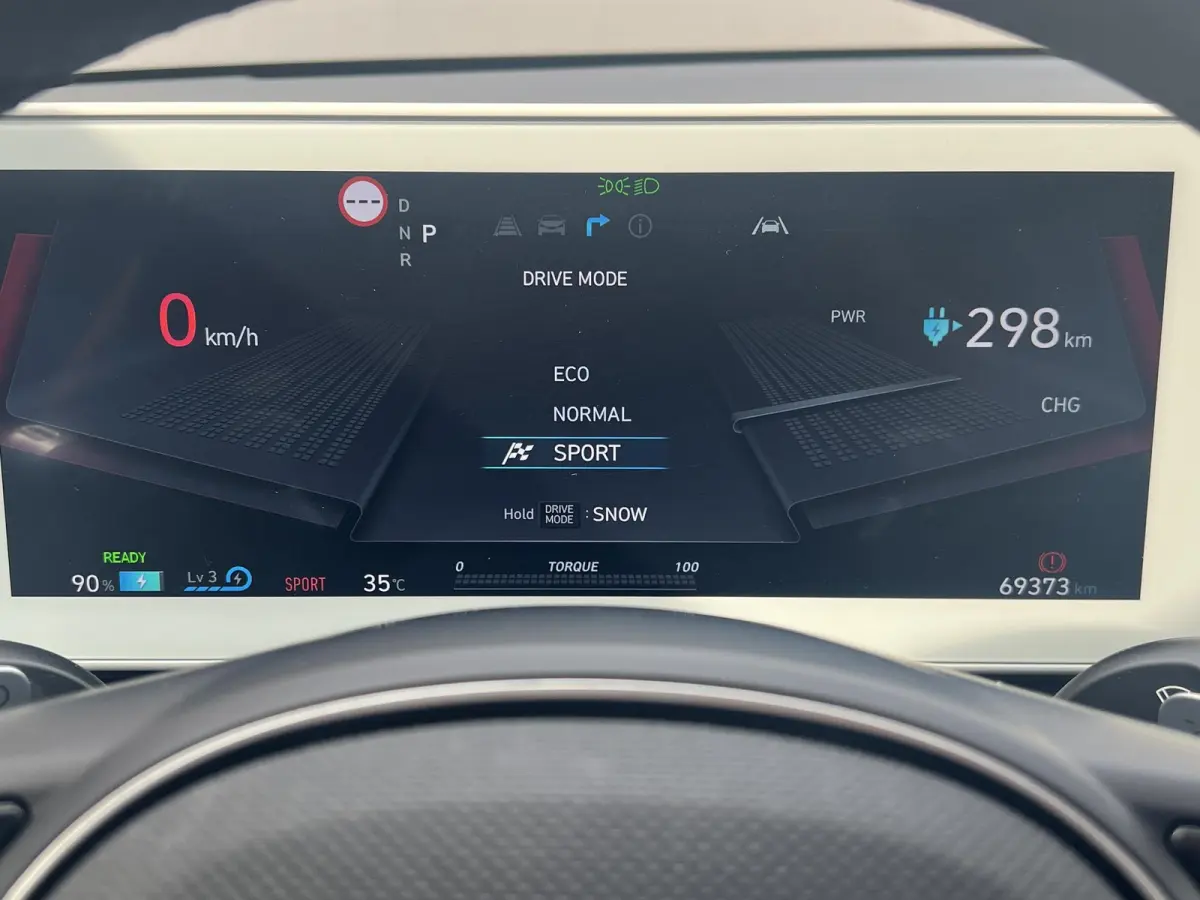 Connect 77.4 kWh / Fabrieksgarantie tot 05-2028 / Accu SoH 100 % / 1.600 kg trekgewicht / WLTP 507 km stad 710 km / CCS snel laden / Elektr. stoelen & klep / Stuur-, stoel- en achterbankverw