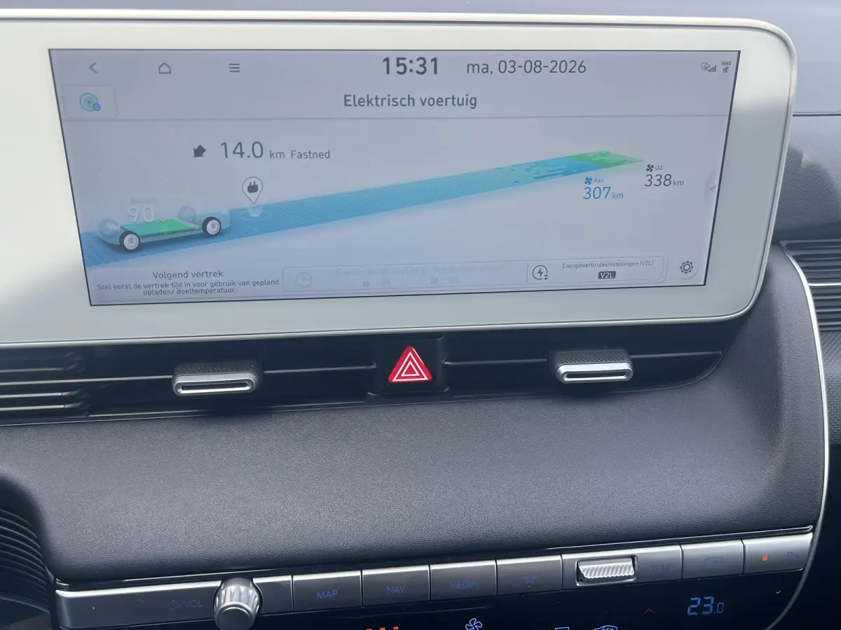 Connect 77.4 kWh / Fabrieksgarantie tot 05-2028 / Accu SoH 100 % / 1.600 kg trekgewicht / WLTP 507 km stad 710 km / CCS snel laden / Elektr. stoelen & klep / Stuur-, stoel- en achterbankverw