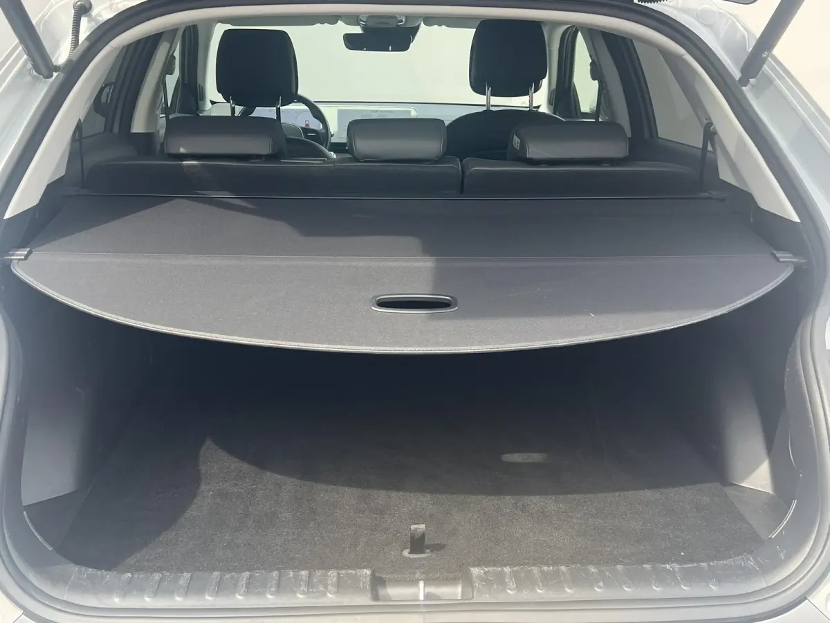 Connect 77.4 kWh / Fabrieksgarantie tot 05-2028 / Accu SoH 100 % / 1.600 kg trekgewicht / WLTP 507 km stad 710 km / CCS snel laden / Elektr. stoelen & klep / Stuur-, stoel- en achterbankverw