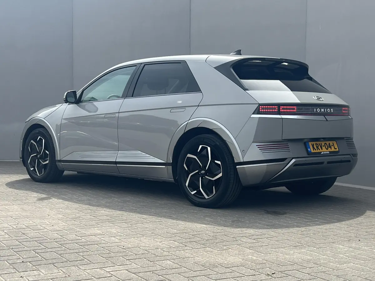 Connect 77.4 kWh / Fabrieksgarantie tot 05-2028 / Accu SoH 100 % / 1.600 kg trekgewicht / WLTP 507 km stad 710 km / CCS snel laden / Elektr. stoelen & klep / Stuur-, stoel- en achterbankverw