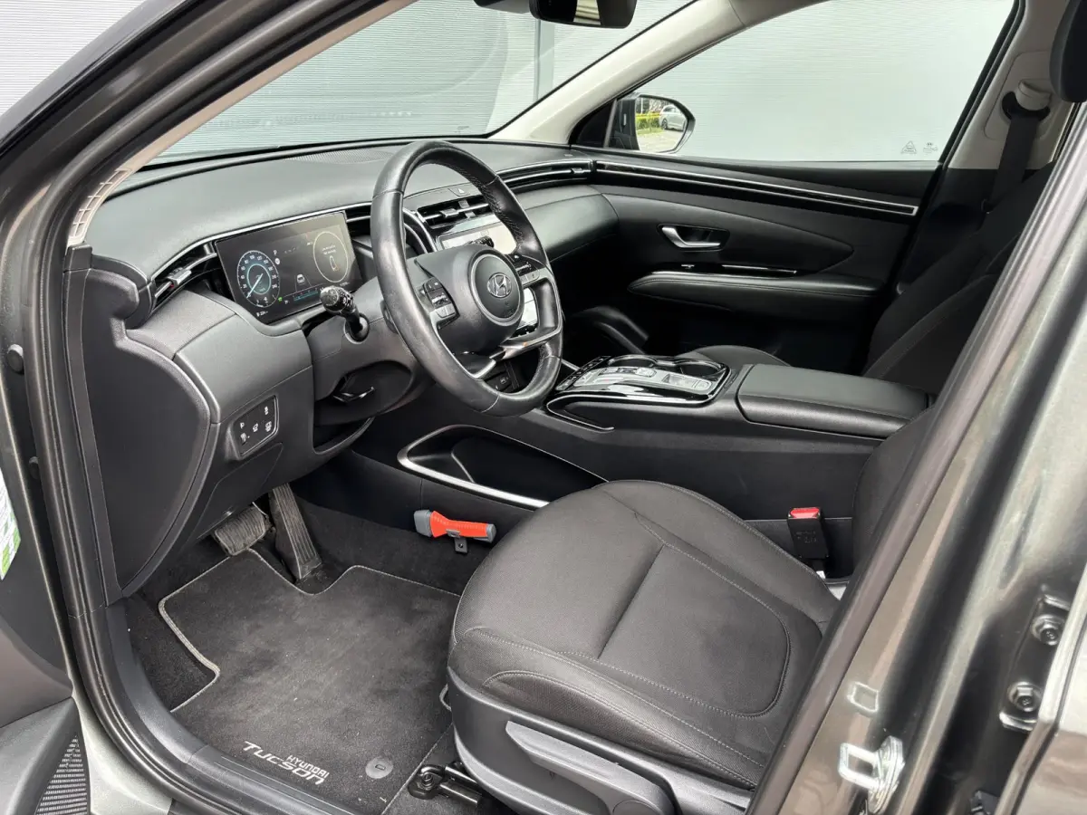1.6 T-GDI HEV Comfort Smart / Afneembare Trekhaak / 1650 kg Trekgewicht / Stoel en Stuurverwarming / Navigatiesysteem / Apple Carplay / Android Auto / Adaptieve Cruise Control / Achteruitrij