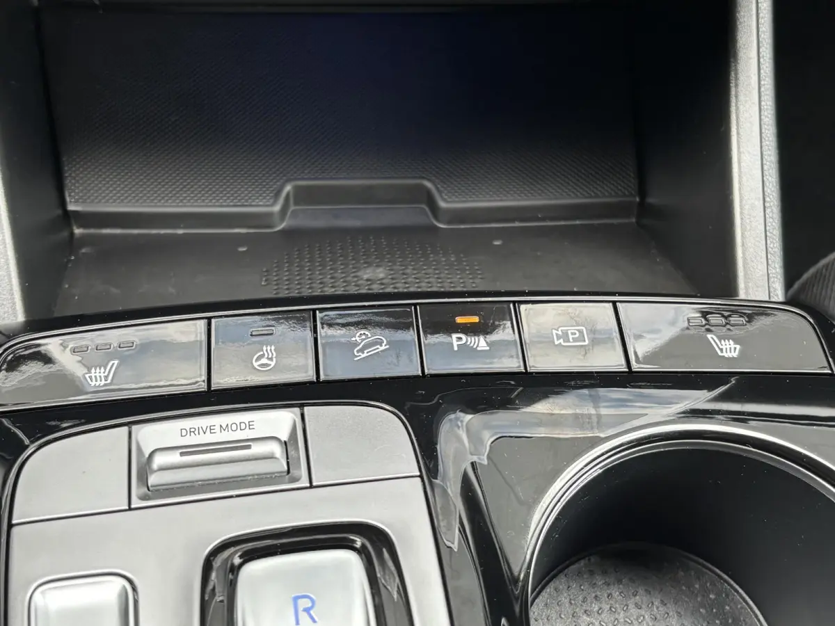 1.6 T-GDI HEV Comfort Smart / Afneembare Trekhaak / 1650 kg Trekgewicht / Stoel en Stuurverwarming / Navigatiesysteem / Apple Carplay / Android Auto / Adaptieve Cruise Control / Achteruitrij