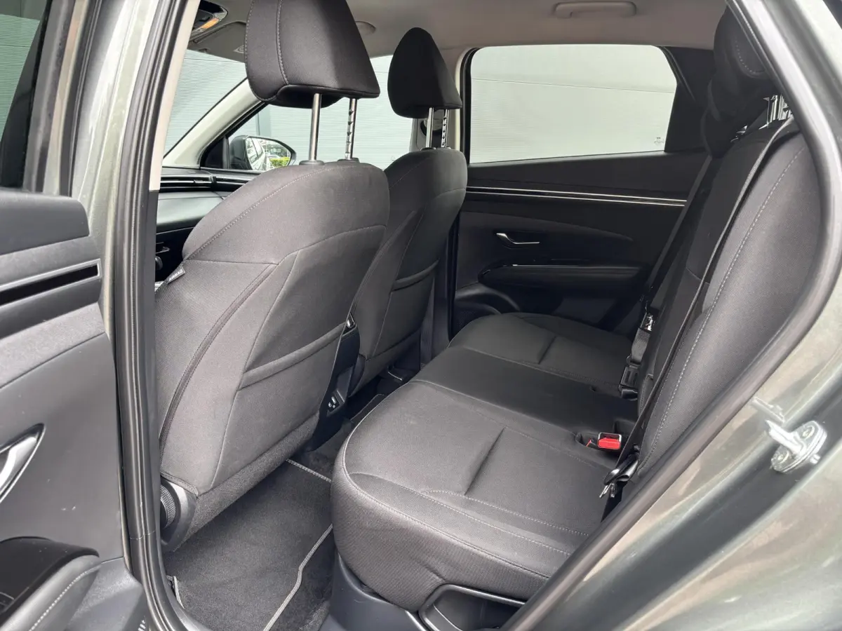 1.6 T-GDI HEV Comfort Smart / Afneembare Trekhaak / 1650 kg Trekgewicht / Stoel en Stuurverwarming / Navigatiesysteem / Apple Carplay / Android Auto / Adaptieve Cruise Control / Achteruitrij