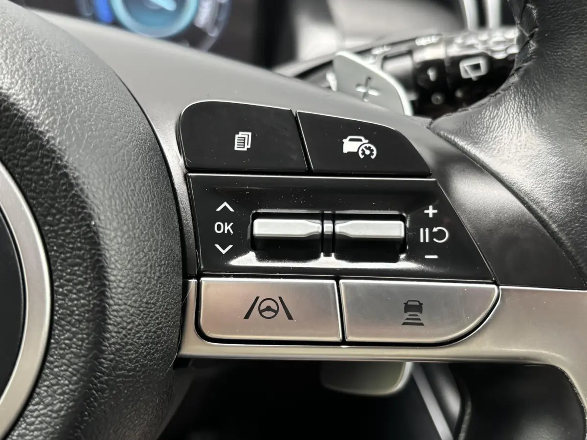 1.6 T-GDI HEV Comfort Smart / Afneembare Trekhaak / 1650 kg Trekgewicht / Stoel en Stuurverwarming / Navigatiesysteem / Apple Carplay / Android Auto / Adaptieve Cruise Control / Achteruitrij