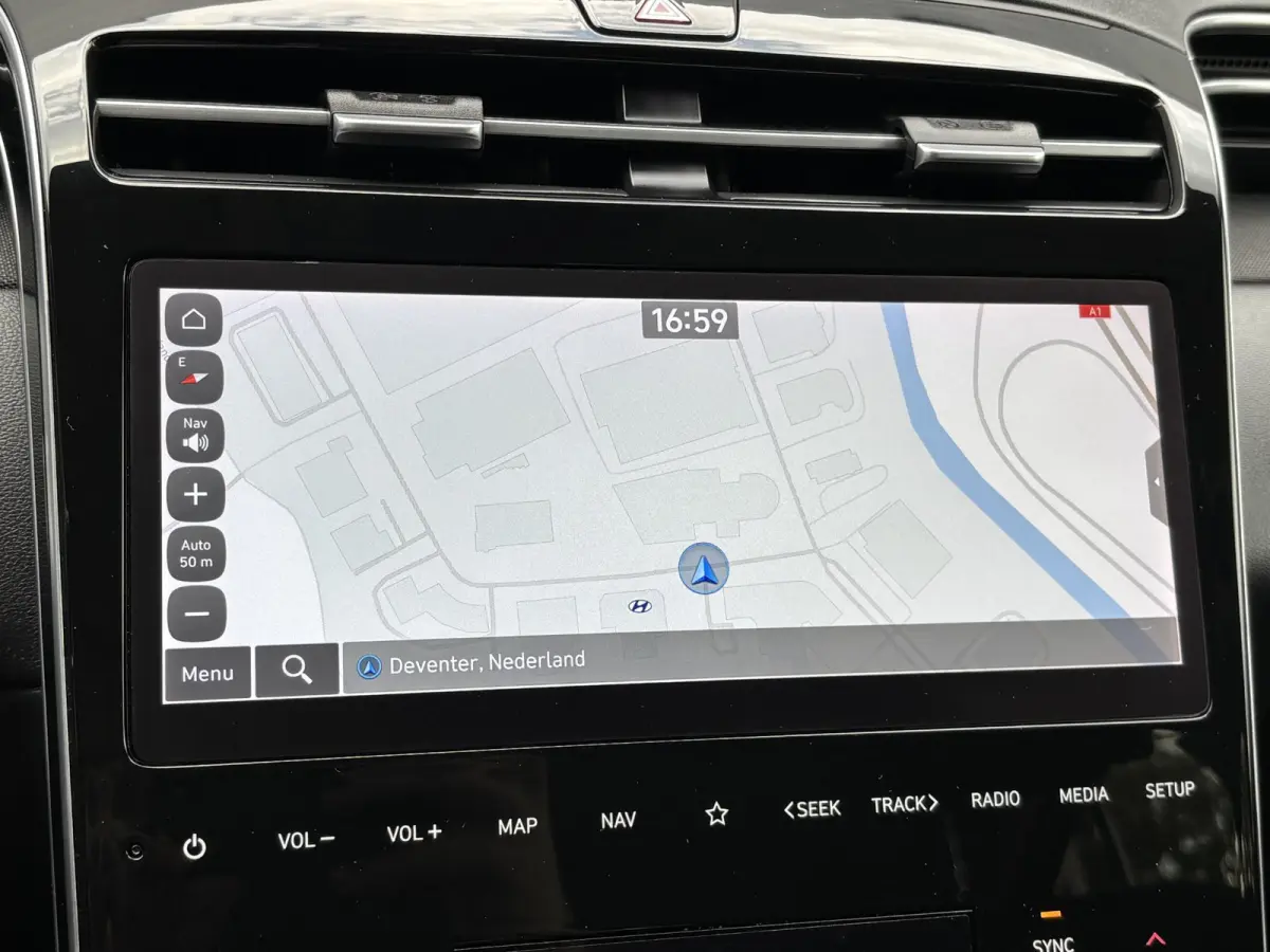 1.6 T-GDI HEV Comfort Smart / Afneembare Trekhaak / 1650 kg Trekgewicht / Stoel en Stuurverwarming / Navigatiesysteem / Apple Carplay / Android Auto / Adaptieve Cruise Control / Achteruitrij