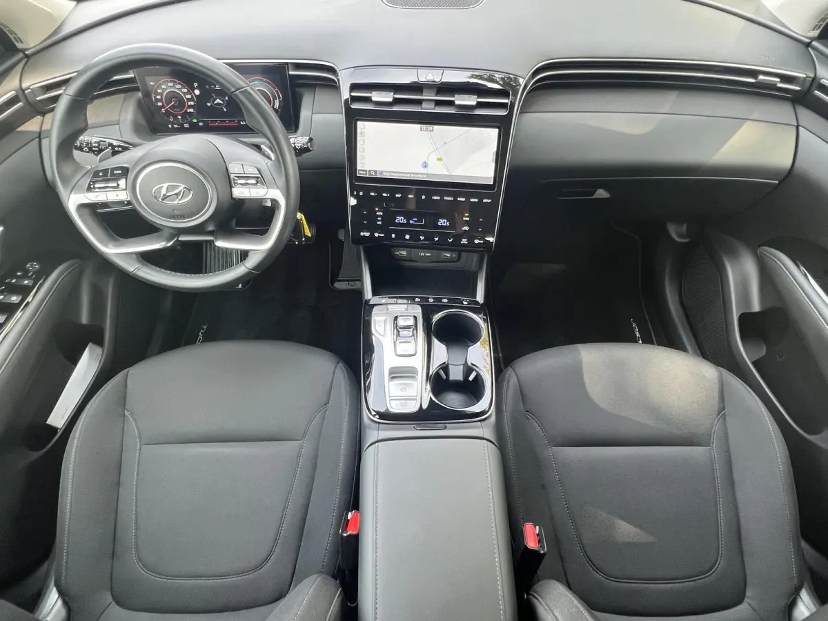 1.6 T-GDI PHEV Comfort 4WD / Fabrieksgarantie tot 07-2027 / Accu SoH 100 % / 1.350 kg trekgewicht / Navigatie / Stuur- & Stoelverwarming / Apple Carplay Android / 19" LM wielen /