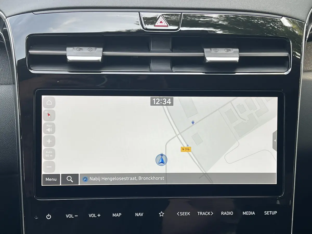 1.6 T-GDI PHEV Comfort 4WD / Fabrieksgarantie tot 07-2027 / Accu SoH 100 % / 1.350 kg trekgewicht / Navigatie / Stuur- & Stoelverwarming / Apple Carplay Android / 19" LM wielen /