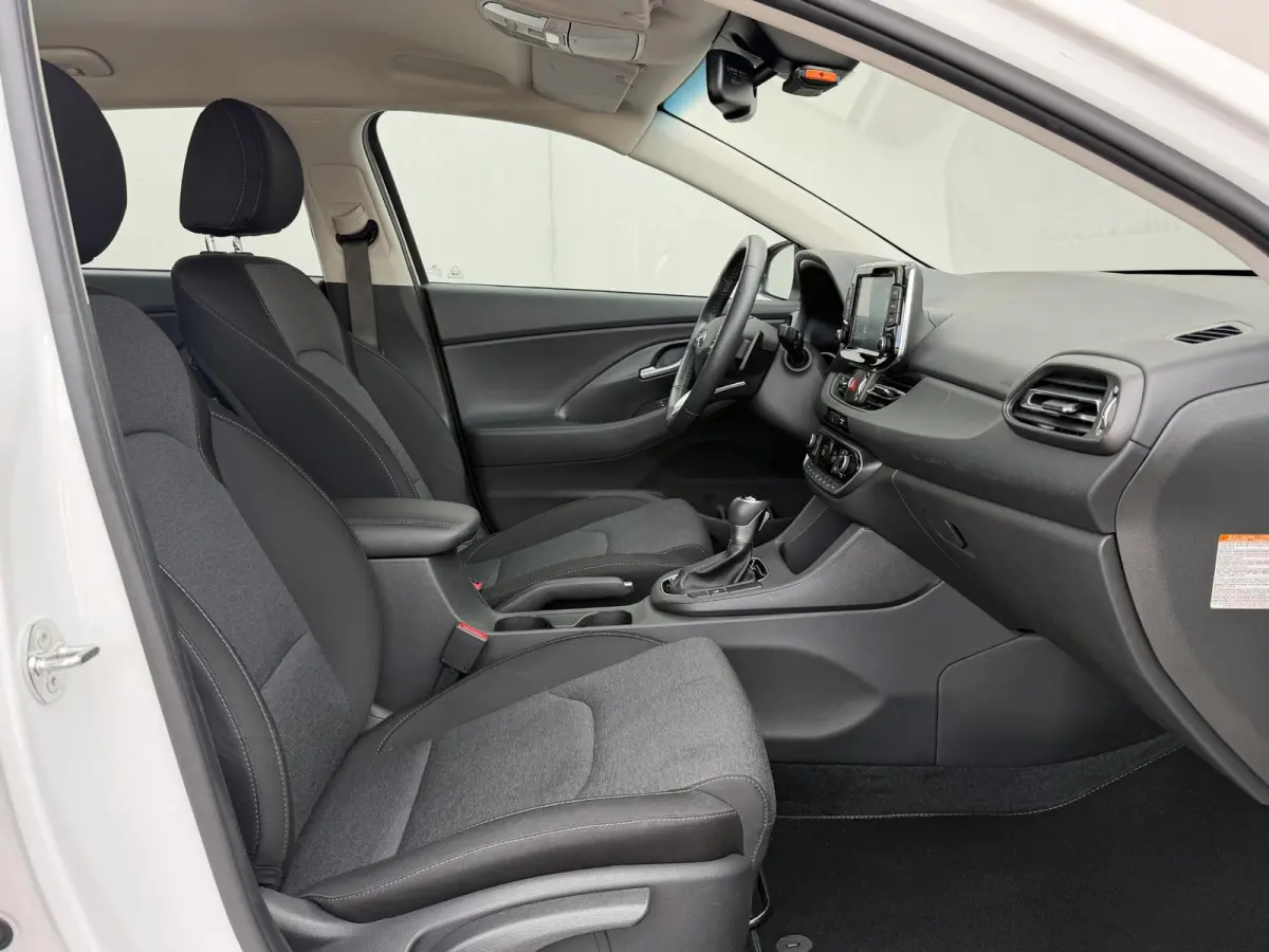 1.0 T-GDi MHEV Comfort / Facelift / NL’se Auto / Camera / Navigatie via AppleCarplay & Android auto / Parkeersensoren / Multimedia Bluetooth / DAB /