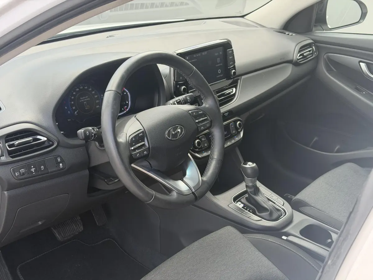 1.0 T-GDi MHEV Comfort / Facelift / NL’se Auto / Camera / Navigatie via AppleCarplay & Android auto / Parkeersensoren / Multimedia Bluetooth / DAB /