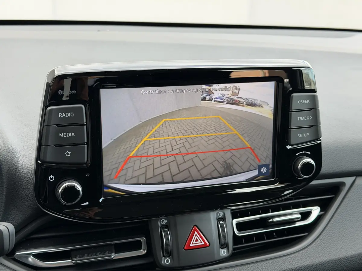 1.0 T-GDi MHEV Comfort / Facelift / NL’se Auto / Camera / Navigatie via AppleCarplay & Android auto / Parkeersensoren / Multimedia Bluetooth / DAB /