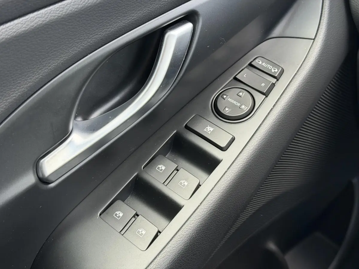 1.0 T-GDi MHEV Comfort / Facelift / NL’se Auto / Camera / Navigatie via AppleCarplay & Android auto / Parkeersensoren / Multimedia Bluetooth / DAB /