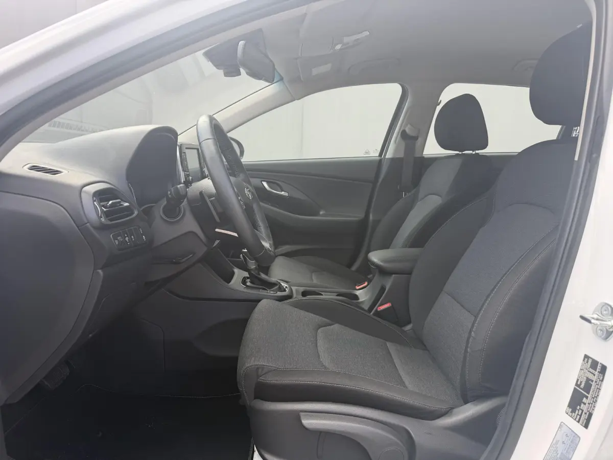 1.0 T-GDi MHEV Comfort / Facelift / NL’se Auto / Camera / Navigatie via AppleCarplay & Android auto / Parkeersensoren / Multimedia Bluetooth / DAB /
