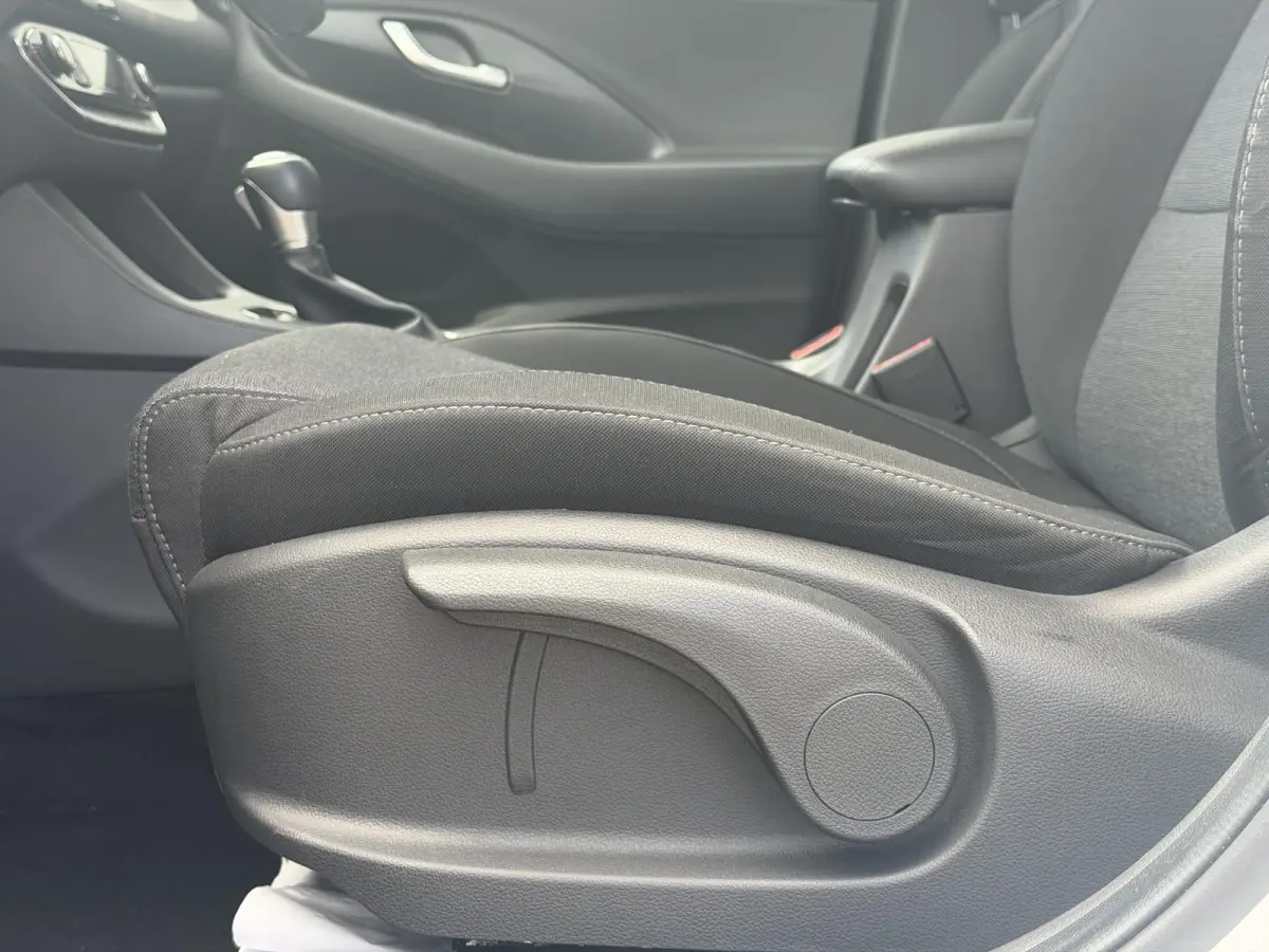 1.0 T-GDi MHEV Comfort / Facelift / NL’se Auto / Camera / Navigatie via AppleCarplay & Android auto / Parkeersensoren / Multimedia Bluetooth / DAB /