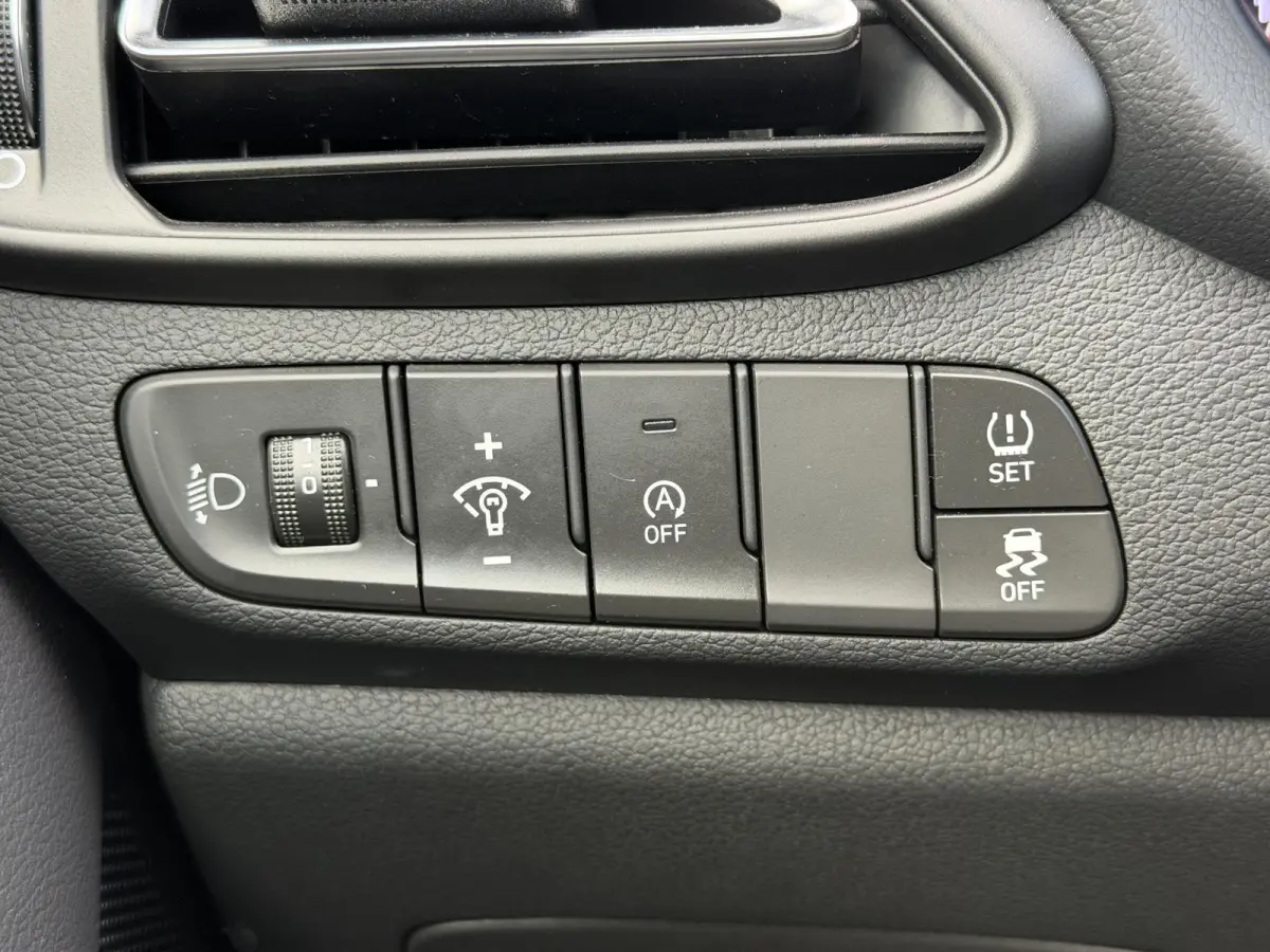 1.0 T-GDi MHEV Comfort / Facelift / NL’se Auto / Camera / Navigatie via AppleCarplay & Android auto / Parkeersensoren / Multimedia Bluetooth / DAB /
