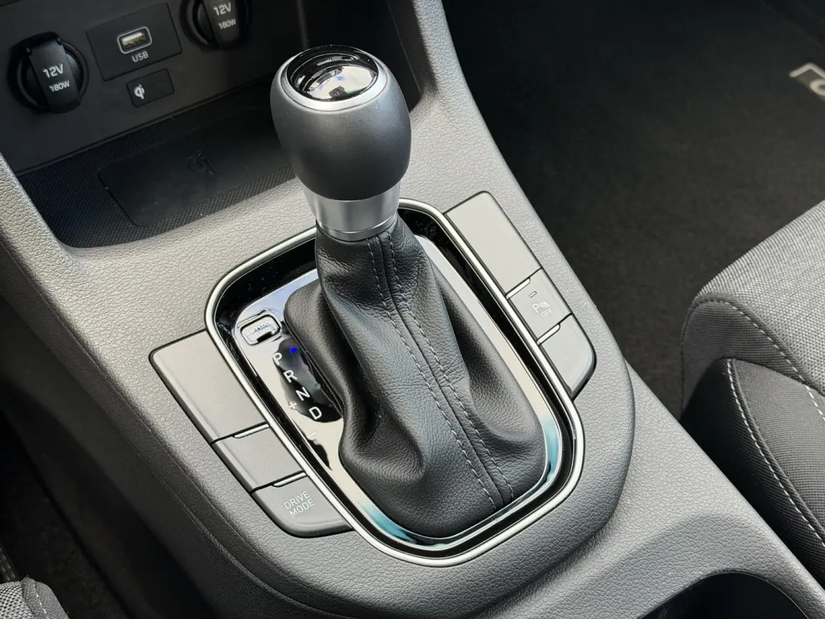 1.0 T-GDi MHEV Comfort / Facelift / NL’se Auto / Camera / Navigatie via AppleCarplay & Android auto / Parkeersensoren / Multimedia Bluetooth / DAB /