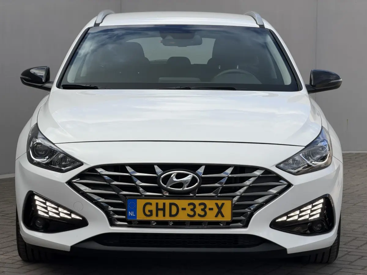 1.0 T-GDi MHEV Comfort / Facelift / NL’se Auto / Camera / Navigatie via AppleCarplay & Android auto / Parkeersensoren / Multimedia Bluetooth / DAB /