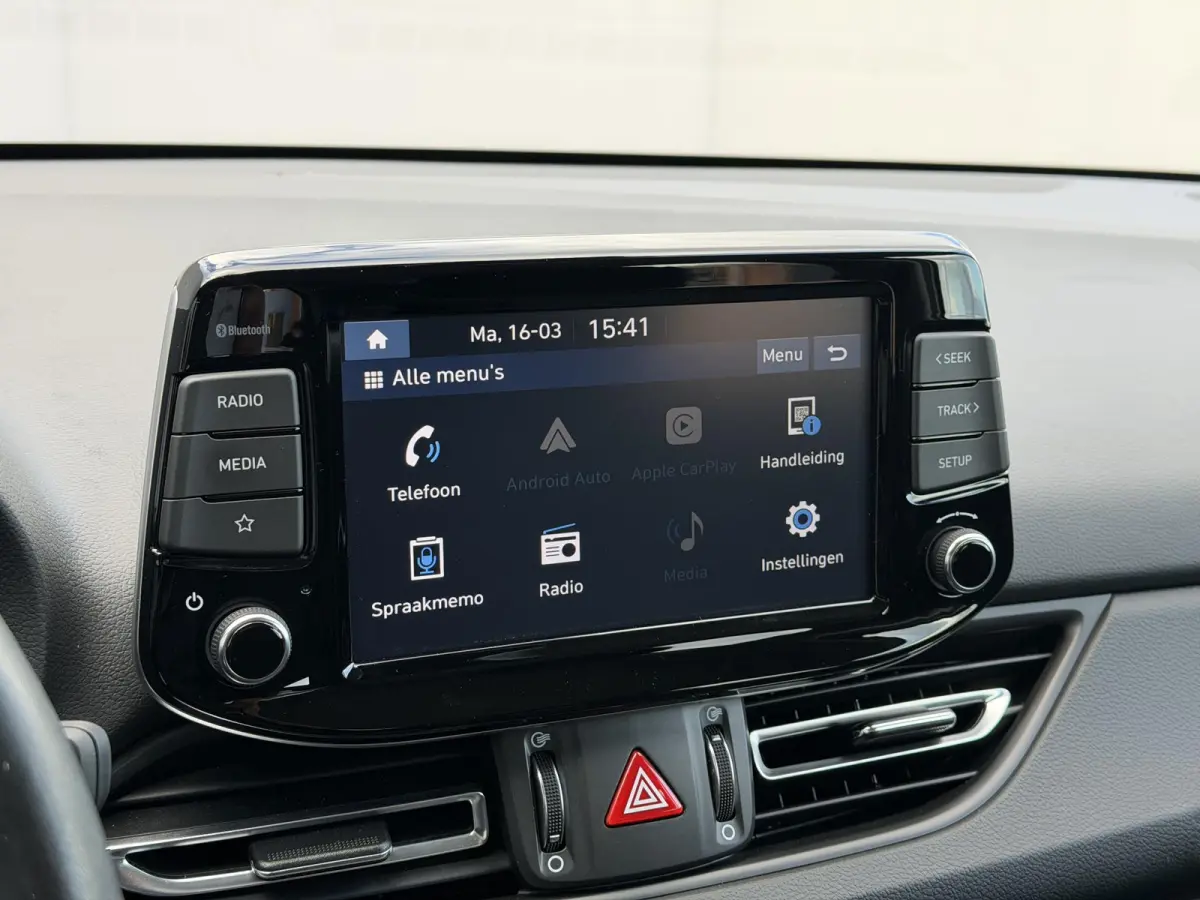1.0 T-GDi MHEV Comfort / Facelift / NL’se Auto / Camera / Navigatie via AppleCarplay & Android auto / Parkeersensoren / Multimedia Bluetooth / DAB /