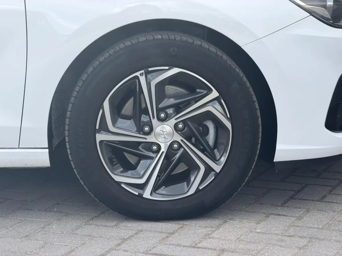 1.0 T-GDi MHEV Comfort / Facelift / NL’se Auto / Camera / Navigatie via AppleCarplay & Android auto / Parkeersensoren / Multimedia Bluetooth / DAB /