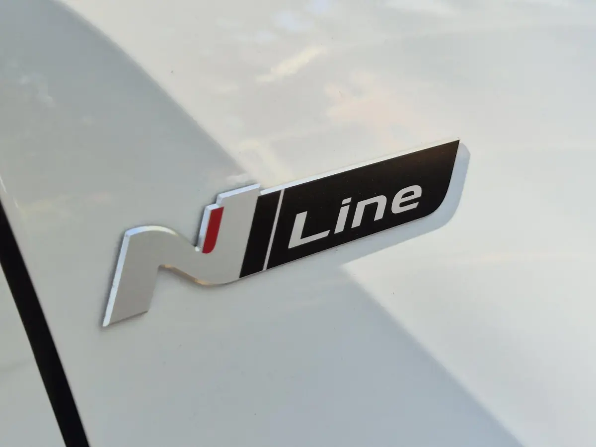 N Line Limited 84 kWh / SOH 99,3% / Fabrieksgarantie tot 05-2030 / CCS snelladen / All season banden / Warmtepomp / Trekgewicht 1600 kg / Elektrische achterklep / Stuur- & Stoelverwarming / 