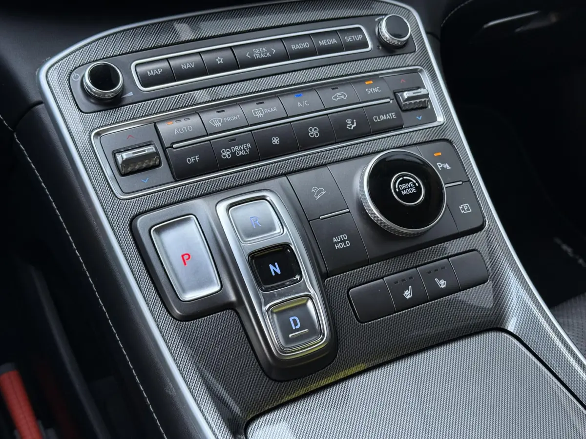 1.6 T-GDI HEV Comfort Smart / Dealer Onderhouden / Trekhaak / 1650 KG Trekgewicht / Stoel Verwarming / Elektrische Stoelen / Achteruitrij Camera / Apple Carplay & Android Auto /