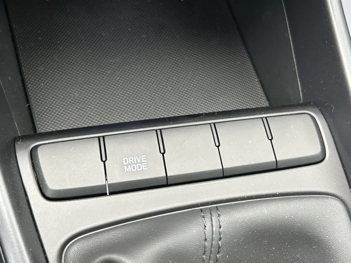 1.0 T-GDI Comfort Cruise / Elektrische Ramen V+A / Navigatie via Apple Carplay & Android Auto / 16'' LM Velgen / Achteruitrijcamera /