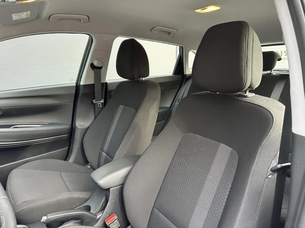1.0 T-GDI Comfort Cruise / Elektrische Ramen V+A / Navigatie via Apple Carplay & Android Auto / 16'' LM Velgen / Achteruitrijcamera /