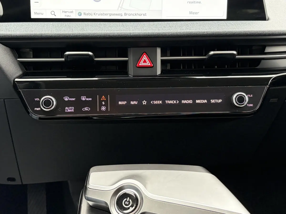 Edition 77.4 kWh / SOH 100% / Fabrieksgarantie tot 18-06-2032 / 1.600 kg trekgewicht / Android Auto & Apple Carplay / Navigatie / Cruise Control Adaptief / Climate Control / DAB / Draadloze 
