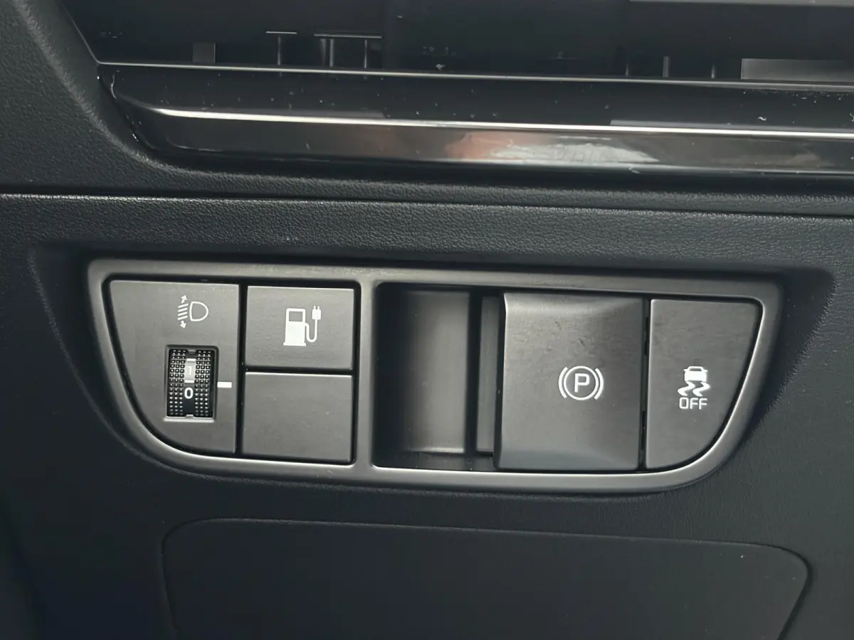 Edition 77.4 kWh / SOH 100% / Fabrieksgarantie tot 18-06-2032 / 1.600 kg trekgewicht / Android Auto & Apple Carplay / Navigatie / Cruise Control Adaptief / Climate Control / DAB / Draadloze 