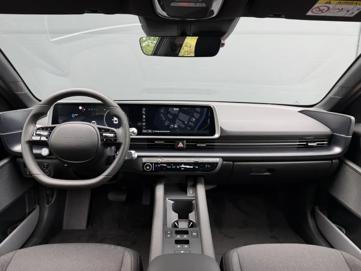 Style 53 kWh / Rijklaarprijs / Snel Leverbaar maar Beperkt Leverbaar / Dyamische Navigatie / Adaptive Cruise Control / Achteruitrijcamera / 18 Inch Lichtmetaal /